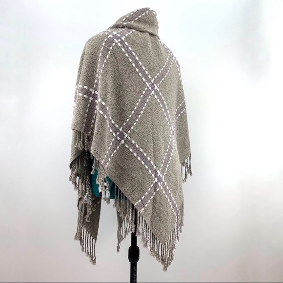 Accessory St New York NWT Shawl Style Knit Fringed Poncho, One Size - Picture 6 of 16